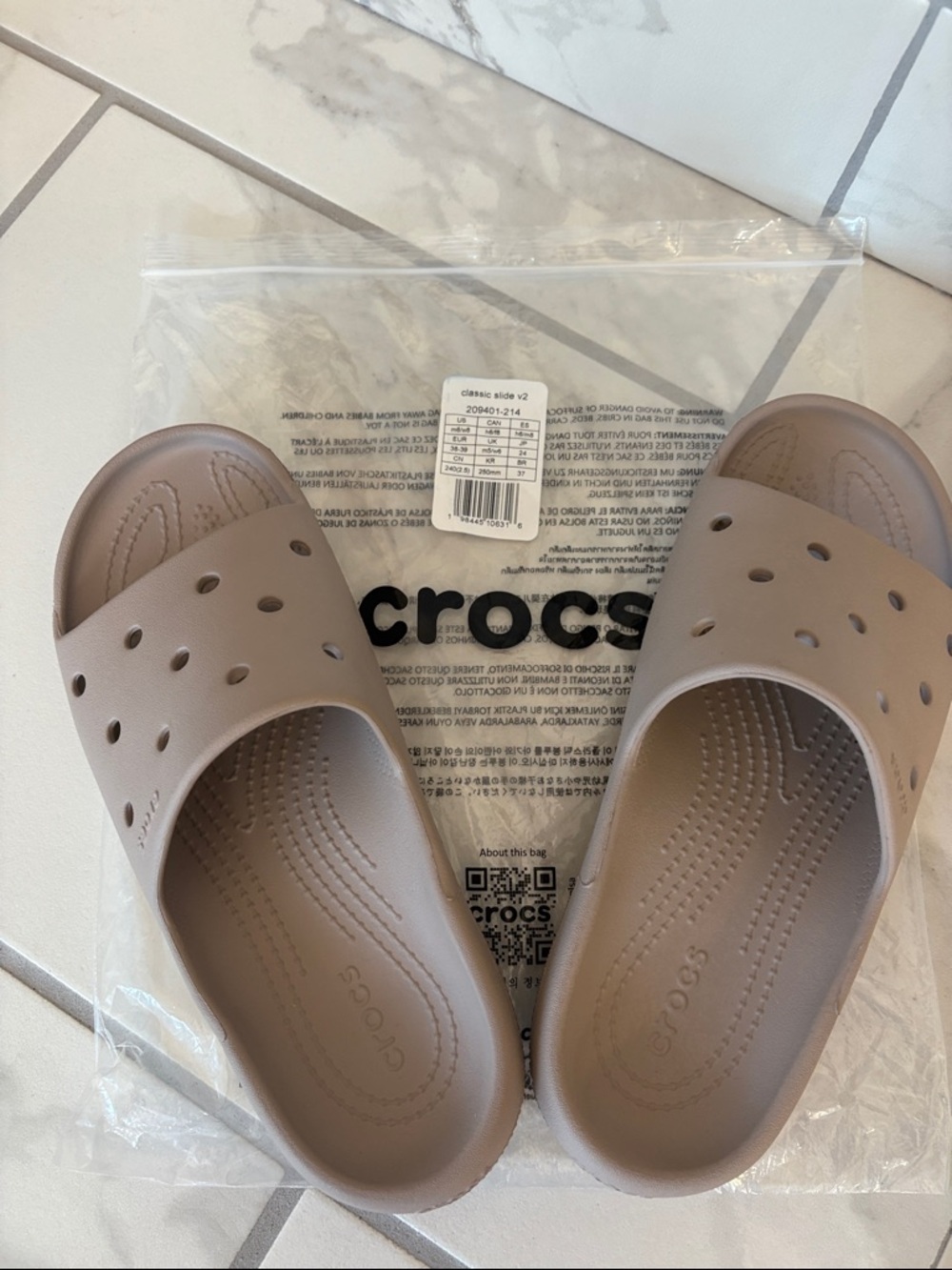 Crocs Classic Slide v2 m6/w8 Taupe 
 with Decorative Charms - New in Bag - Picture 3 of 4